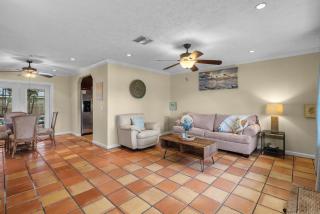 Blue Skies Bungalow - Heated Pool & Beach Fire Pit - Port Saint Lucie - 3