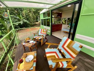Jungle Bus, 5 min drive to PlayaLinda, 15 to Dominical, Wifi Starlink - Quepos - 4