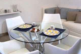 Mediterranean Apartment Pool & Parking - 4