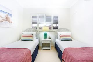 Waves & Wonders Ocean view apartment - Trinity Beach - 3