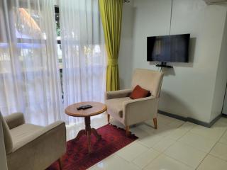 CWEZI BY THE LAKE - 9