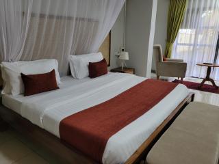 CWEZI BY THE LAKE - 8