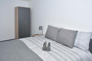 Townhouse @ 24 Brunswick Place Stoke - 8