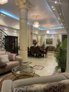 Luxury villa with coverable pool sheik zayed - Sheikh Zayed - 0