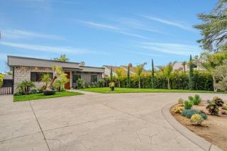 Modern luxury house pool enormous yard - 9