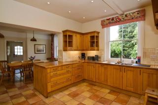 Beautiful country home and garden - 4
