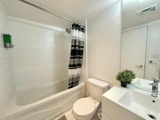 LakeView 2Bdrms 2Baths with 3 real beds and parking - 5