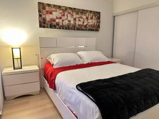 LakeView 2Bdrms 2Baths with 3 real beds and parking - 6