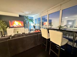 LakeView 2Bdrms 2Baths with 3 real beds and parking - 7