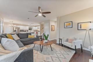 Spacious 4BR Retreat - Pflugerville - 9