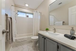 Spacious 4BR Retreat - Pflugerville - 7