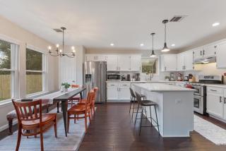 Spacious 4BR Retreat - Pflugerville - 6