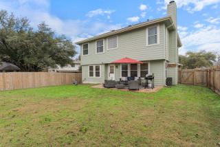 Spacious 4BR Retreat - Pflugerville - 3