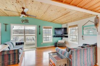 Fish and Boat on Lake of the Ozarks Waterfront Home - Climax Springs - 7