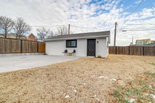Central and Modern Studio with Workspace in Owasso! - Owasso - 8