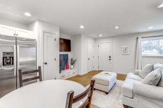Central and Modern Studio with Workspace in Owasso! - Owasso - 4