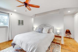 Central and Modern Studio with Workspace in Owasso! - Owasso - 2