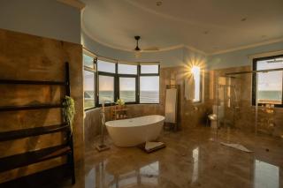 Hacienda Tankah Stunning Private Villa with 7 Bedrooms 8 Beds Pool and Personal Cook Luxury Exclusivity and Comfort for Groups and Families of up to 14 Guests in a Paradise by the Sea - Tulum - 7