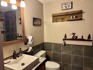 AS434 Ski-in Ski-out Penthouse Sleeps 6 - Snowshoe - 6
