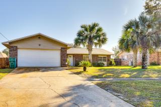 Sunny Retreat with Hot Tub in Fort Walton Beach! - Fort Walton Beach - 9