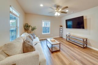 Less Than 1 Mi to Frost Bank Center Home with Deck and Grill! - San Antonio - 6