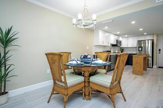 Spacious 2nd Floor Condo Steps From The Beach On Sanibel Island 2C1 - 2
