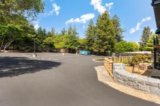 Deluxe King Suite at the Historic Stonehouse Inn! - Santa Rosa - 7