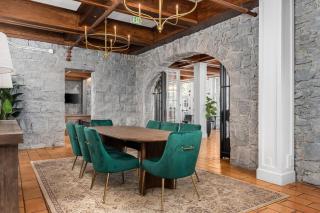 Deluxe King Suite at the Historic Stonehouse Inn! - Santa Rosa - 5