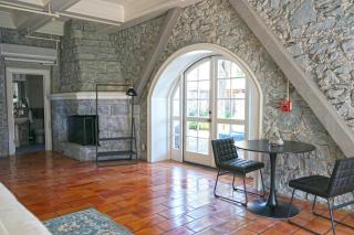Deluxe King Suite at the Historic Stonehouse Inn! - Santa Rosa - 3