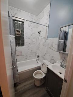Cozy Two Bedroom Unit near Lakeview Lincolnpark Wrigley - Chicago - 3