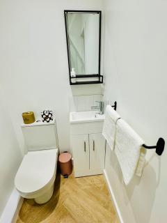 Shoreham Beach Cabana - Cozy ensuite Cabana with private entrance on beautiful Shoreham Beach - Close to Brighton City Airport and Panattoni Park - Shoreham-by-Sea - 2