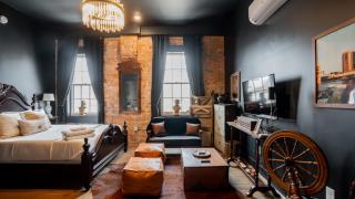 Pickle Factory Eight Unforgettable Rooms Sleeps 16 - Covington - 1
