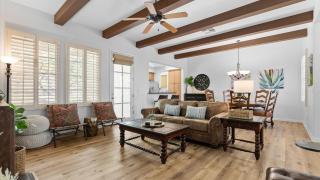 LV315 3BR LV Townhome with Mountain Views - 4