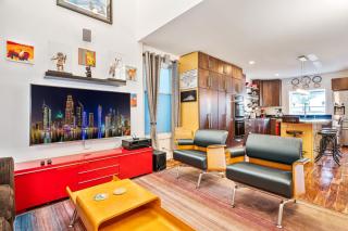 Single Family Home with 3 Bedrooms plus Attic with 2 beds - Chicago - 0