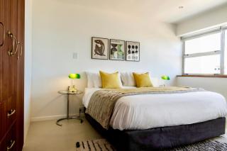 Stylish, secure and central 2 bedroom appartment with sea view! - Cidade Do Cabo - 4