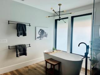 Exquisite 4-BR Boater's Paradise - Hampstead - 1