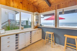 Private Beach Access Serene Escape in Depoe Bay - 1