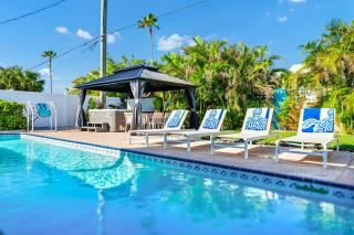 Ocean house with Hot Tub and Heated pool ! Beach 1 minute walk ! - Cape Canaveral - 0