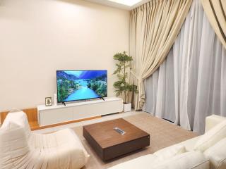 Sunway Citrine -- Citrine Hub, 2 Secured Carpark Lots - 3BR3B - 6pax by Cowidea - 9