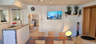 Bright & Spacious Stay in Graz - Graz - 9