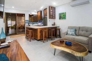 Beautifully Renovated Private Rental in the Desirable Las Palmas Community - Coco - 5
