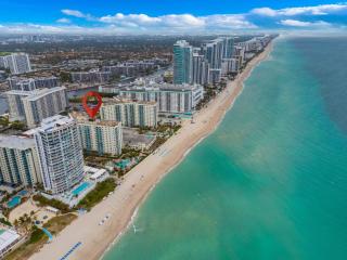 Beach Getaway: Modern 2BR Condo Pool Gym Access - Hollywood - 8