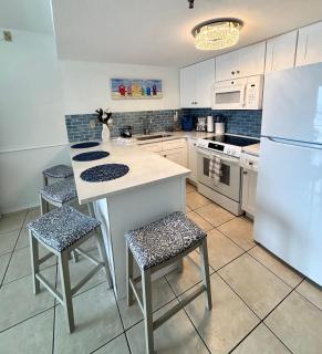 "Summer Winds" at Sunglow Resorts with Spectacular Ocean Views - Daytona Beach Shores - 6