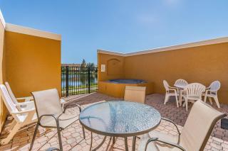 Charming 3BD/2.5BA * Jacuzzi + Lake View - Kissimmee - 4