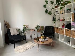 Bright White Studio Flat & easy access to London - Norwood - 0
