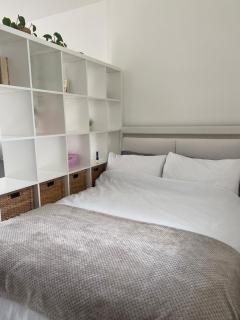 Bright White Studio Flat & easy access to London - Norwood - 3