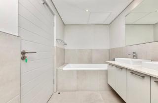 Neat 3 Bed Seafront Apartment - 8