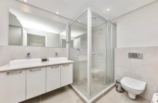 Neat 3 Bed Seafront Apartment - 3