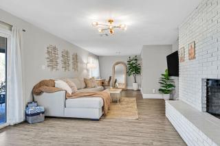 Quaint 1 Story 4BR Stay Pool Grill Scenic Deck - 2