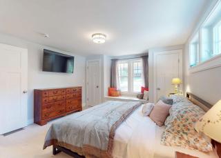 Charming Getaway with Hot Tub Dog Friendly - Eastham - 6